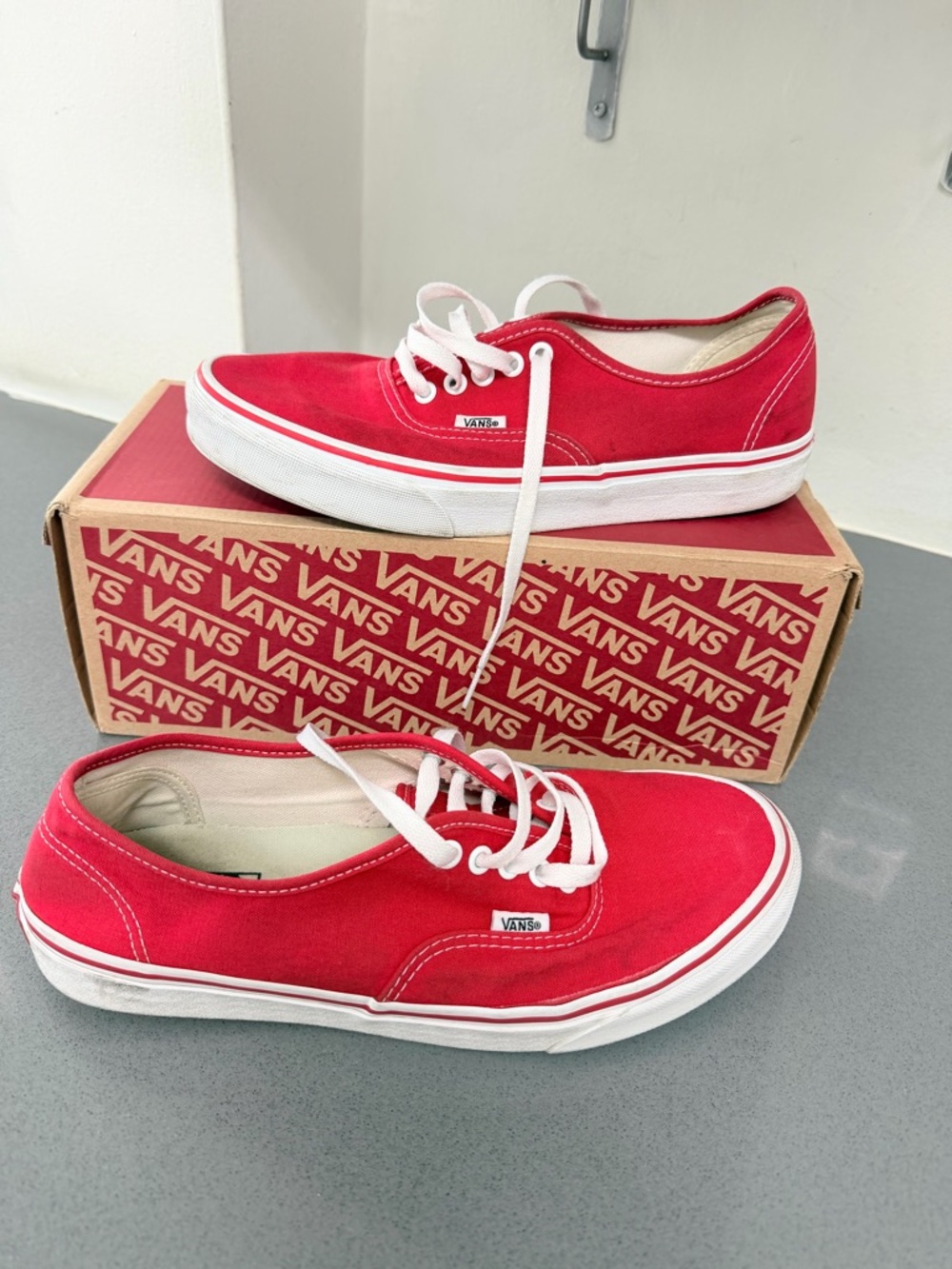 Y2K skate durable Vans men Red Canvas Low-Top Sneakers size 9.5